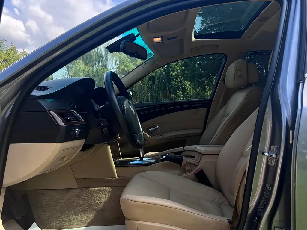 BMW 5 Series — миниатюра 8