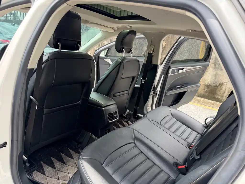 Ford Mondeo — миниатюра 10
