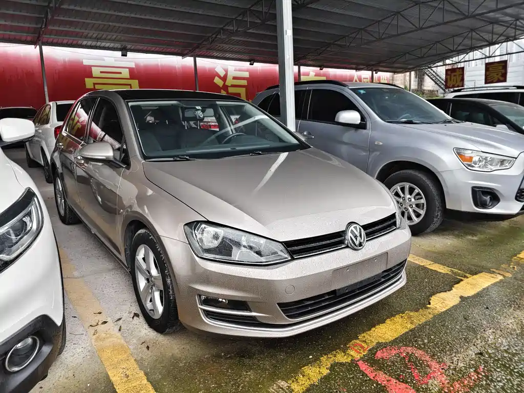 VOLKSWAGEN GOLF