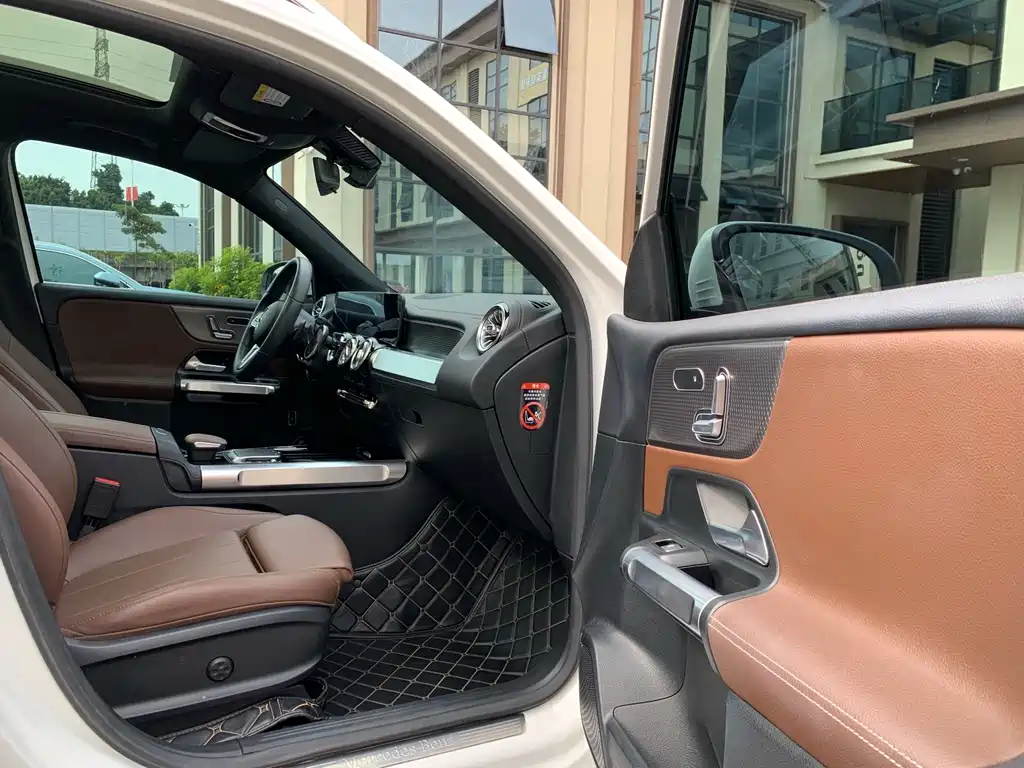 Mercedes-Benz GLB — миниатюра 17