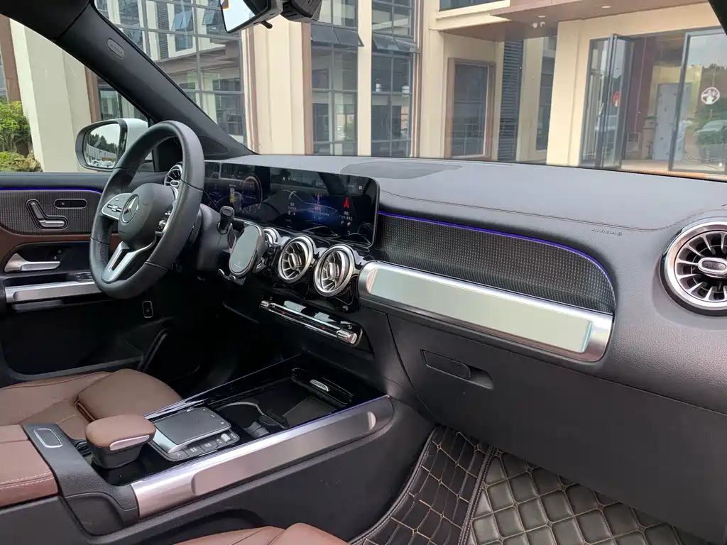 Mercedes-Benz GLB — миниатюра 29
