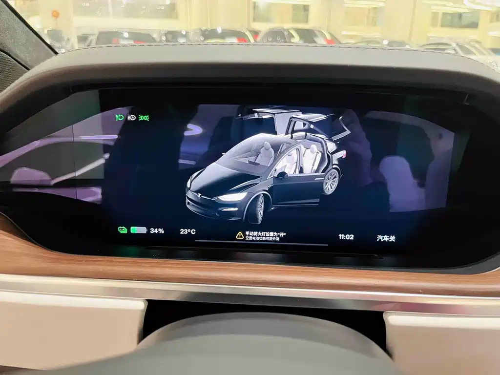 Tesla Model X — миниатюра 7