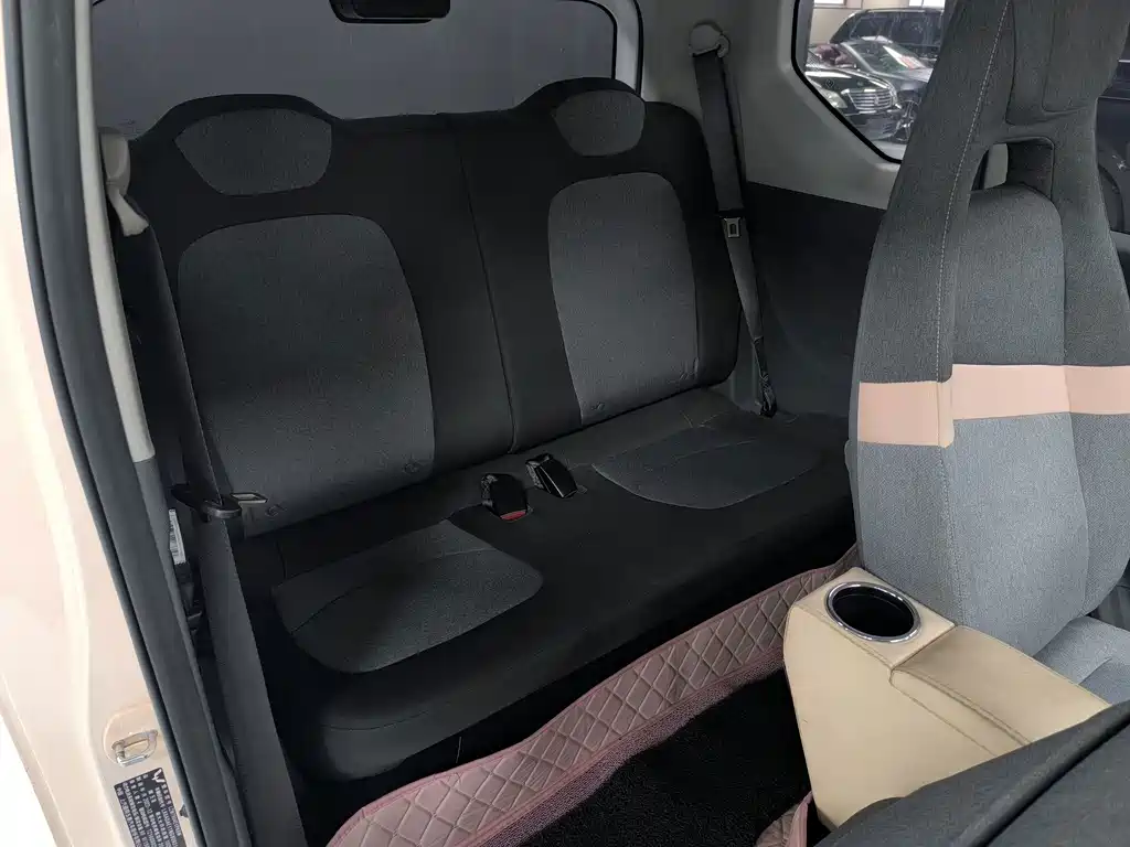 Wuling MINIEV — миниатюра 11