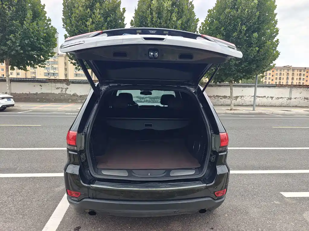 Jeep Grand Cherokee (Import) — миниатюра 18