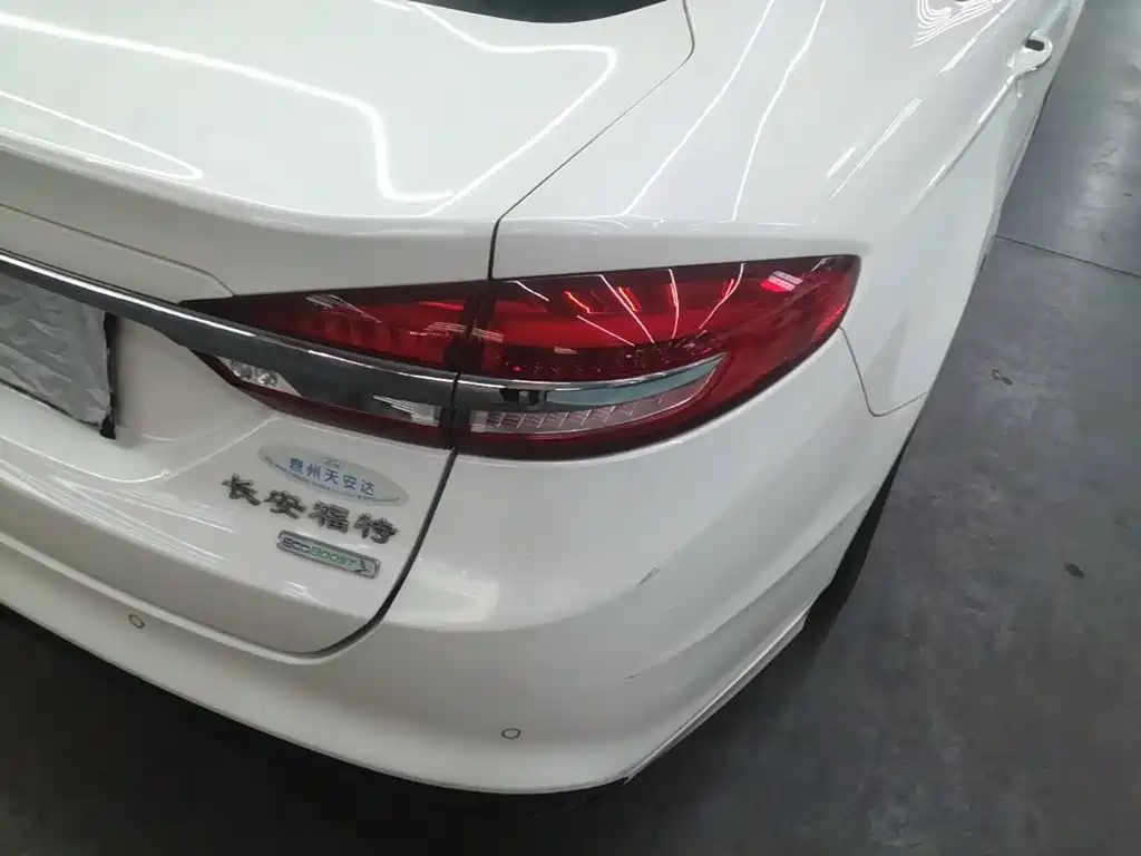 Ford Mondeo — миниатюра 8