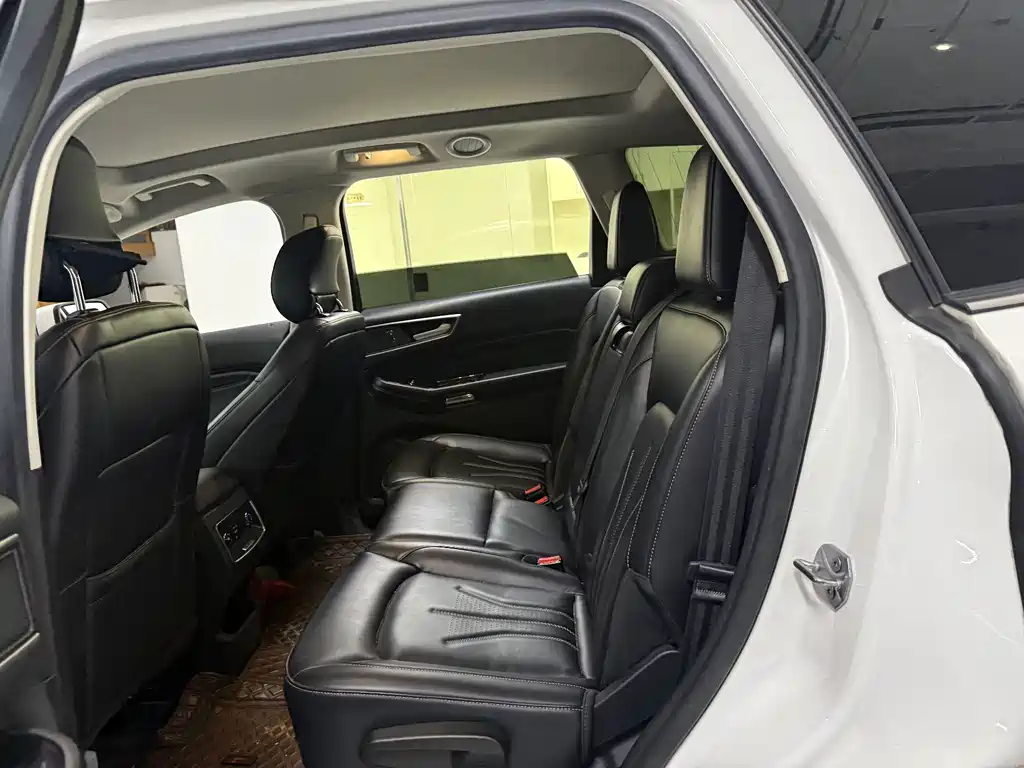 Ford Edge — миниатюра 14