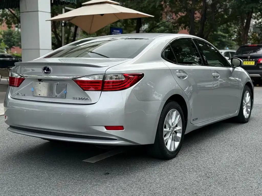 Lexus ES — миниатюра 5