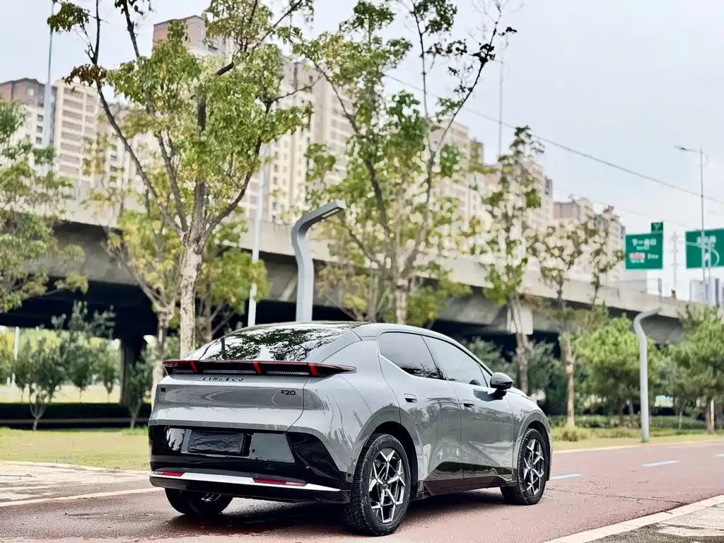 Lynk & Co 20 — миниатюра 7