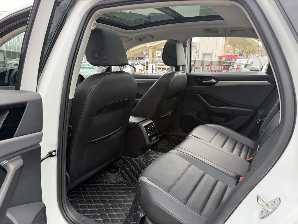 Volkswagen Sagitar — миниатюра 5