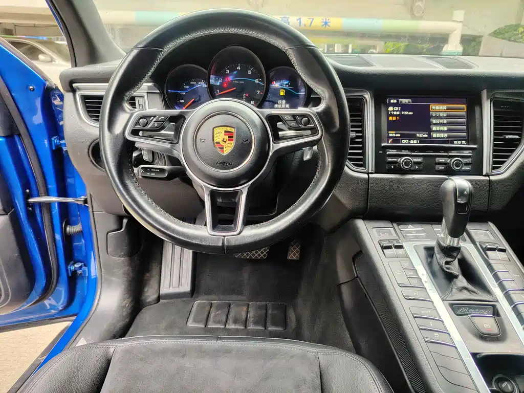Porsche Macan — миниатюра 11