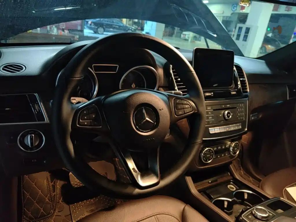 Mercedes-Benz GLE (Import) — миниатюра 7