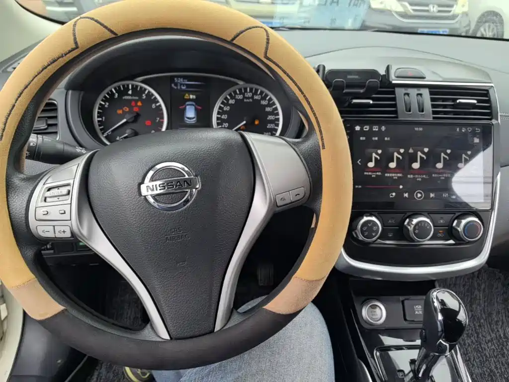 Nissan Tiida — миниатюра 10