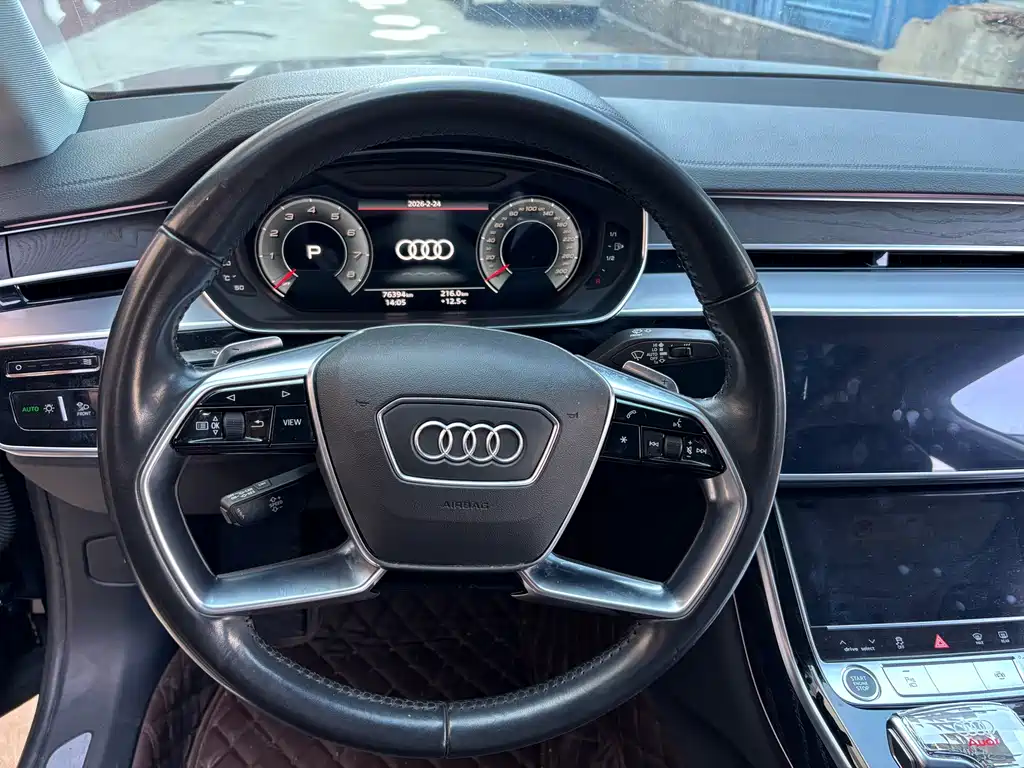 AUDI A8