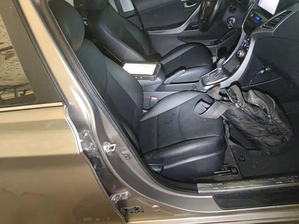 Hyundai Elantra Langdong — миниатюра 25