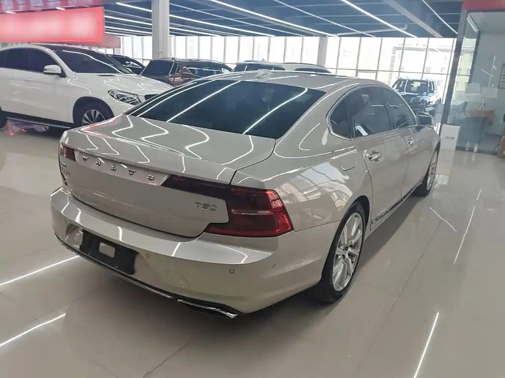 Volvo S90 — миниатюра 7