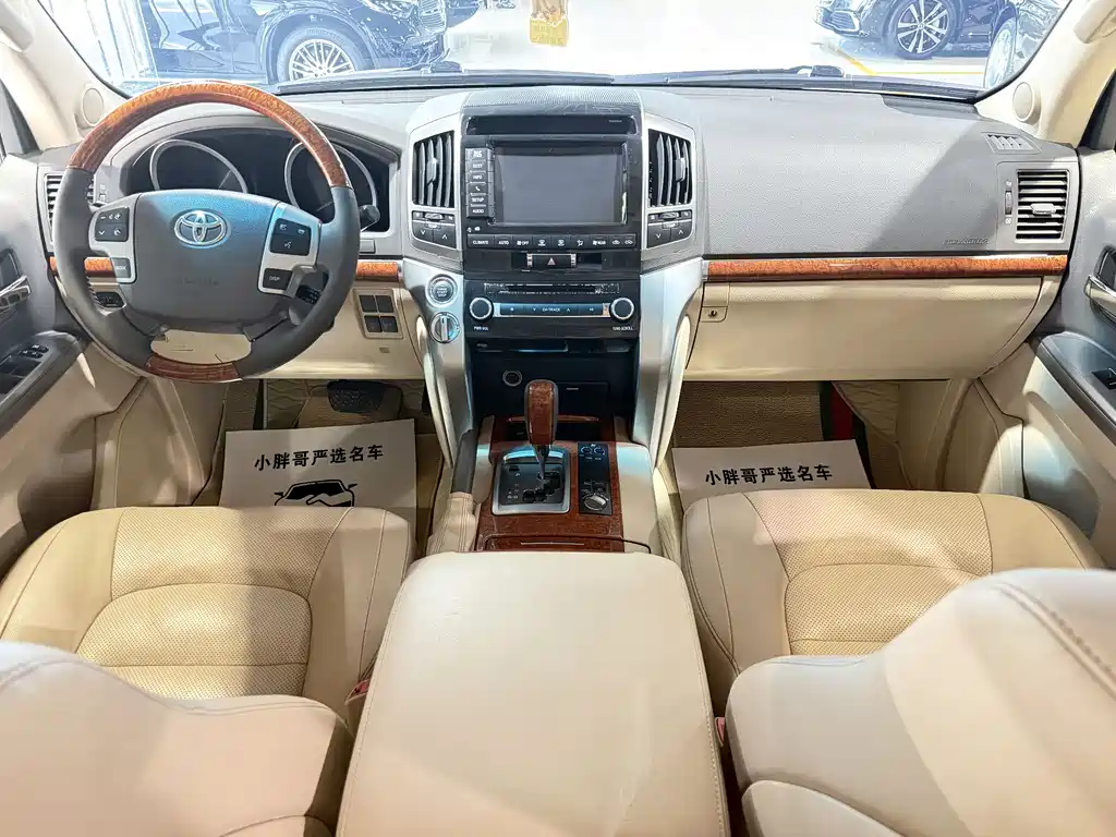 Toyota Land Cruiser 2012 4.6L AT VX-R