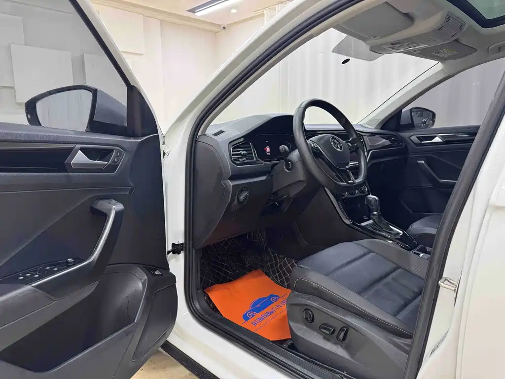Volkswagen T-Roc 2022 280TSI DSG PLUS