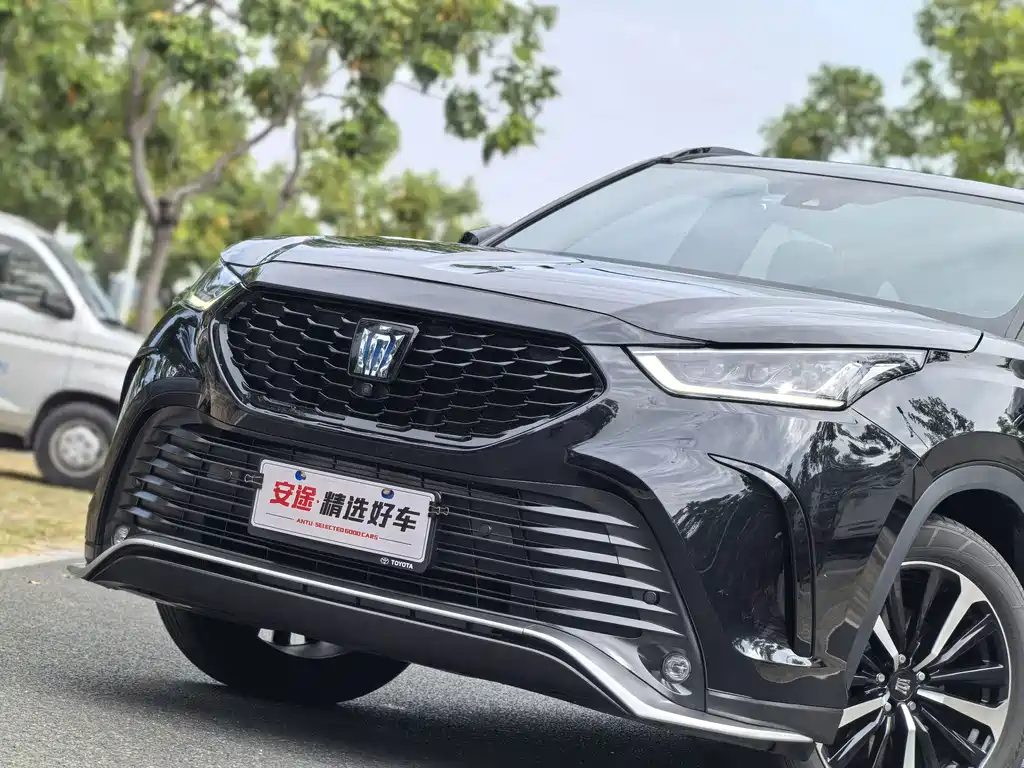 Toyota Crown Kluger — миниатюра 5