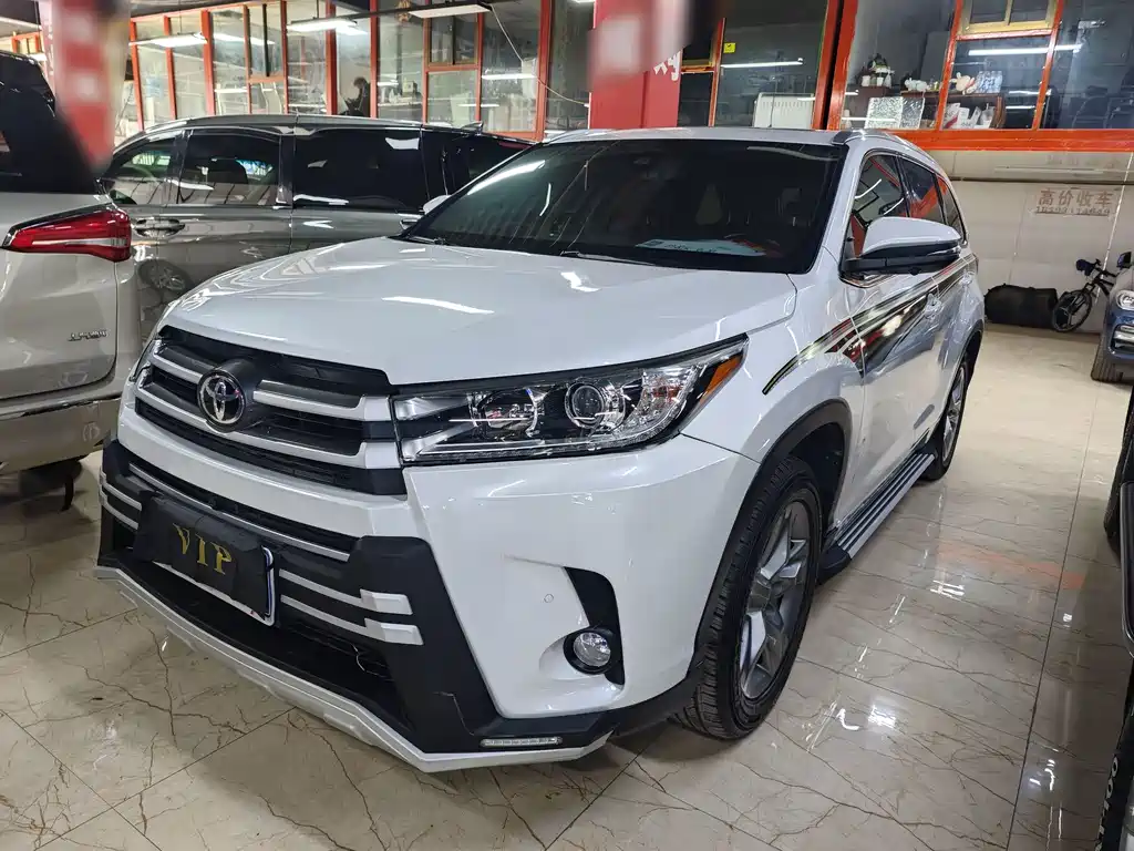 TOYOTA HIGHLANDER