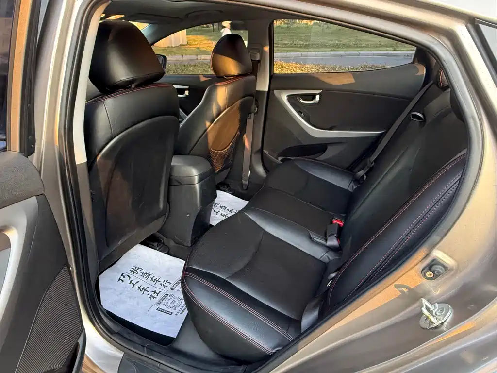 Hyundai Elantra Langdong — миниатюра 12
