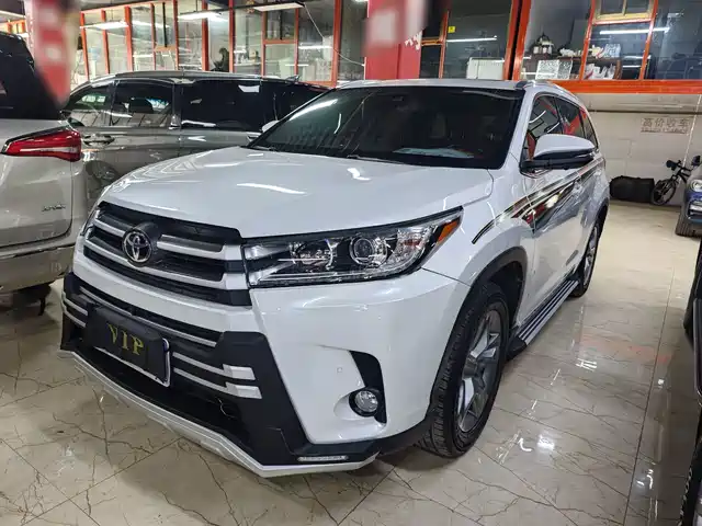 TOYOTA HIGHLANDER