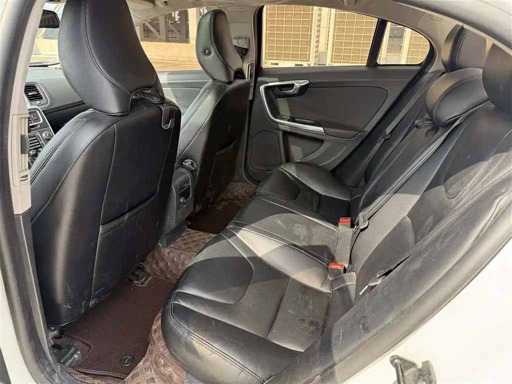 Volvo S60 (Import) — миниатюра 7