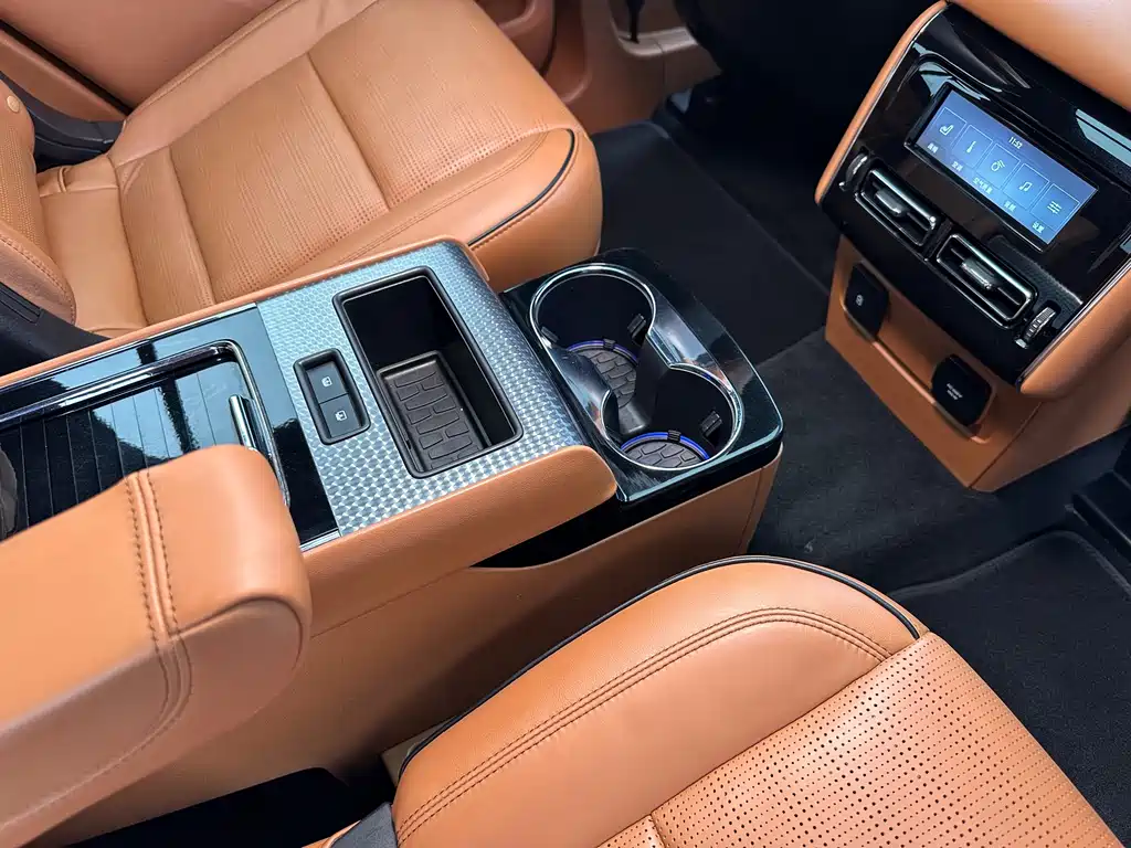 Lincoln Aviator — миниатюра 23