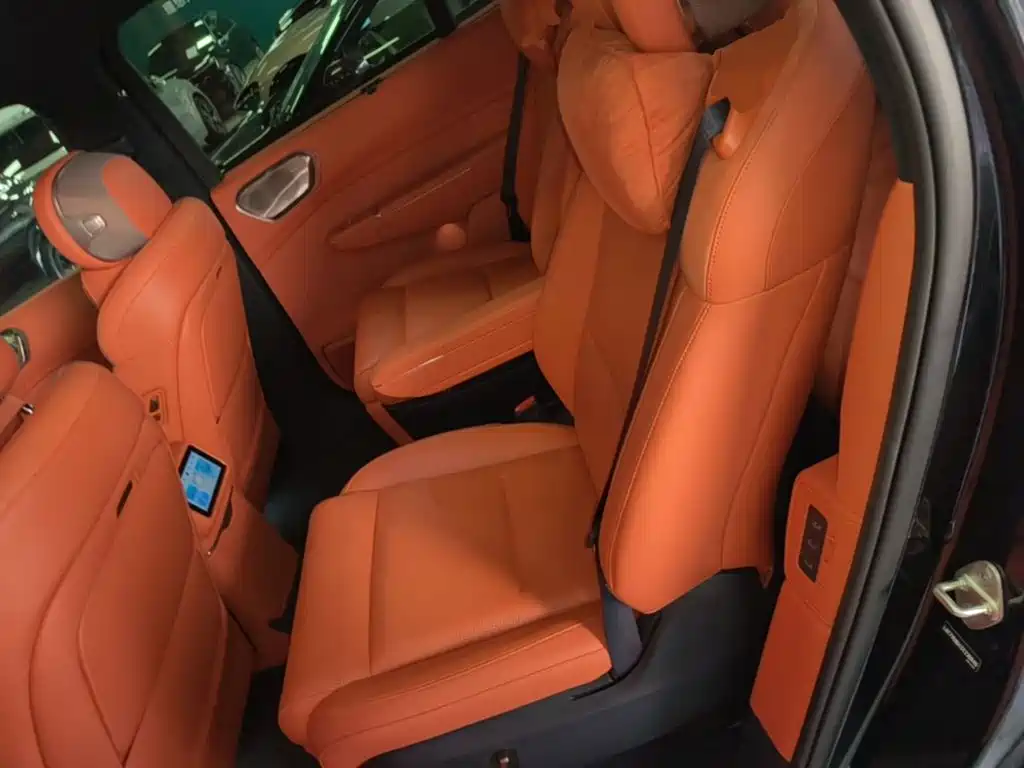 Lynk & Co 900 — миниатюра 17