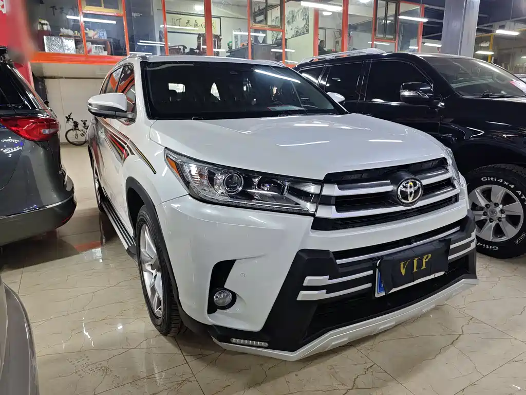 TOYOTA HIGHLANDER
