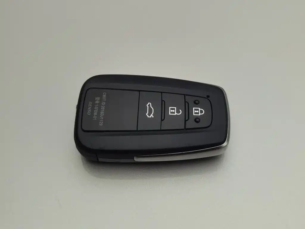 Toyota Camry — миниатюра 19