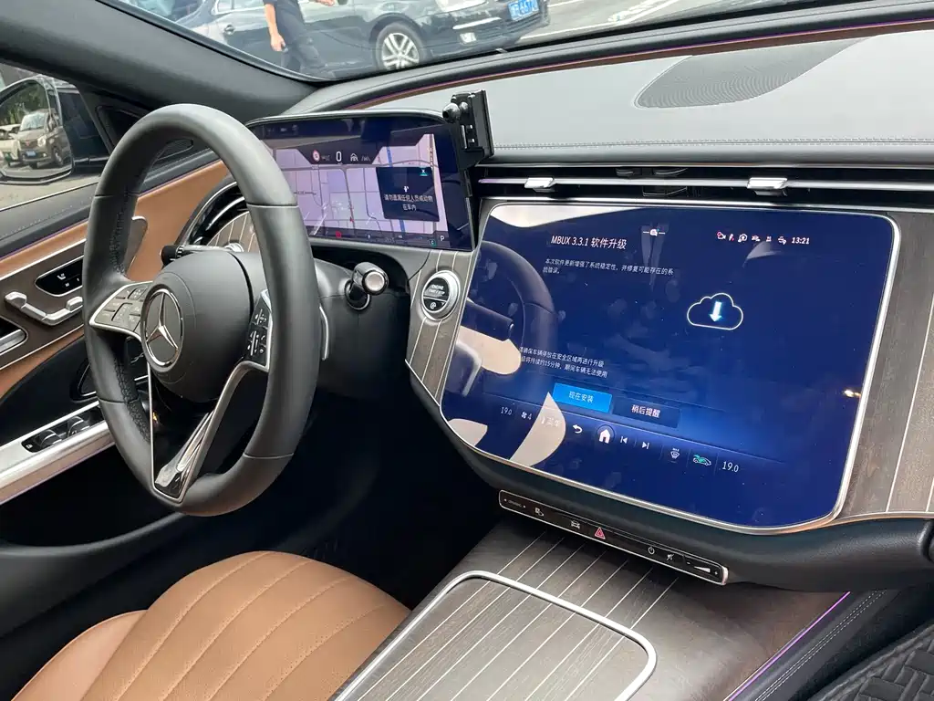 Mercedes-Benz E-Class — миниатюра 14