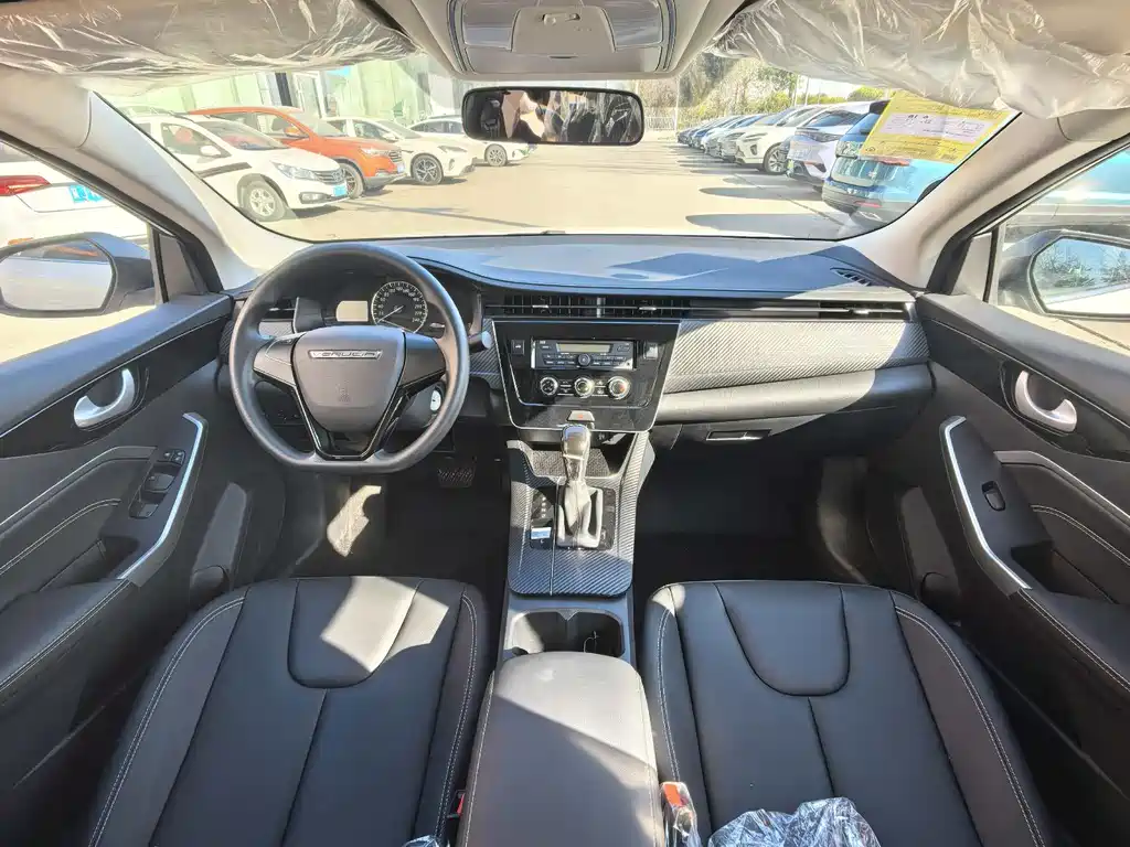 Venucia D60 2023 PLUS 1.6L XL CVT
