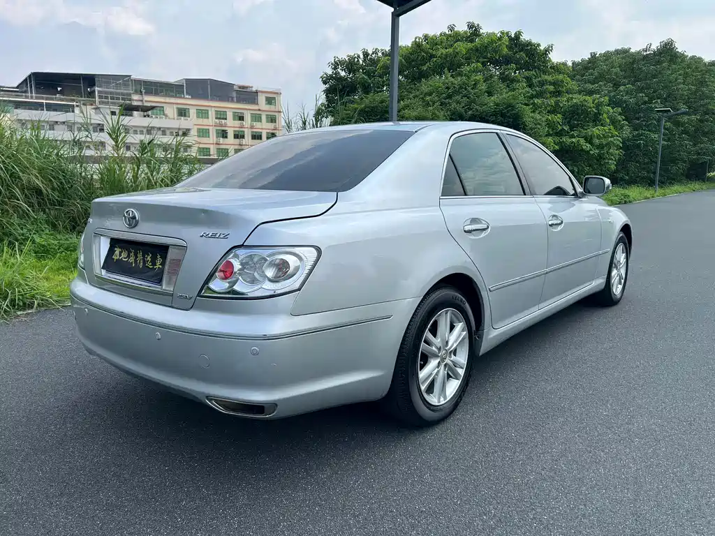 Toyota Reiz — миниатюра 8
