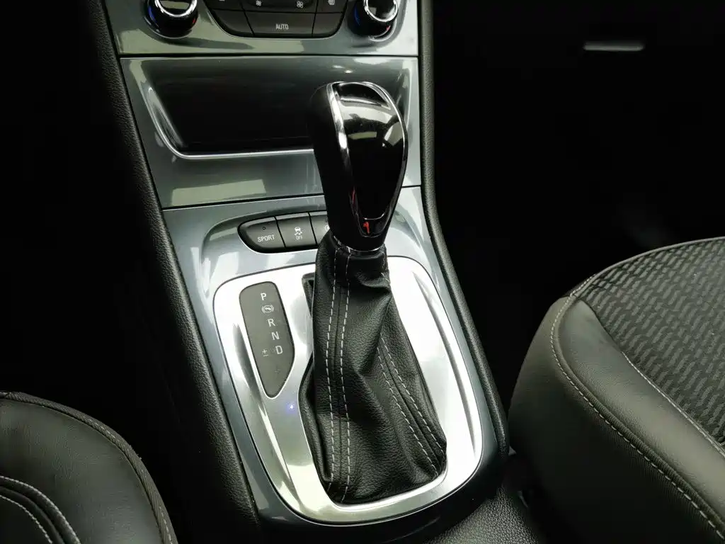 Buick Verano — миниатюра 13