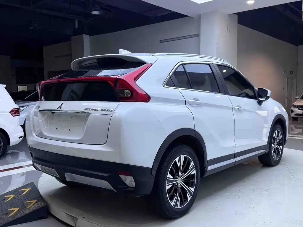 Mitsubishi Eclipse Cross — миниатюра 5