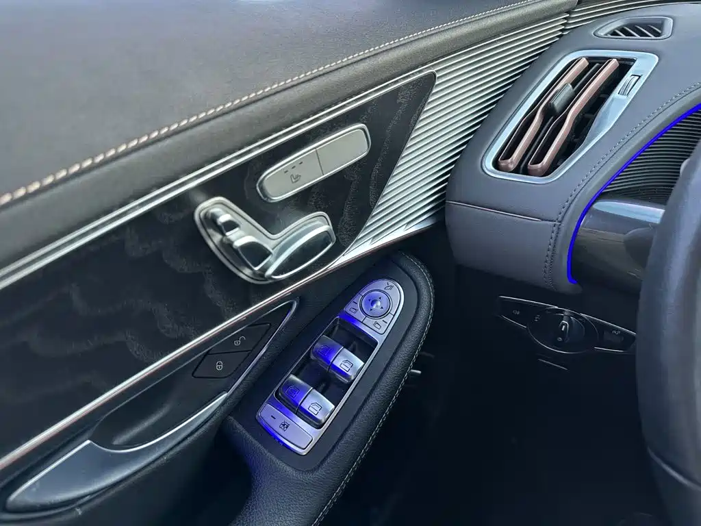 Mercedes-Benz EQC — миниатюра 21