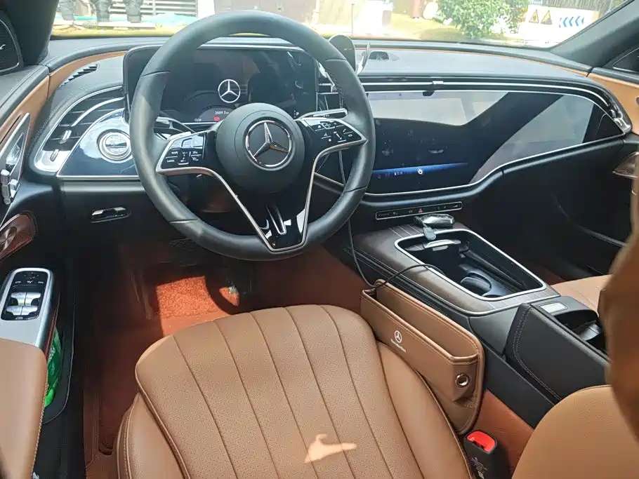 Mercedes-Benz E-Class — миниатюра 12