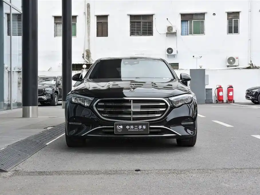 Mercedes-Benz E-Class — миниатюра 2