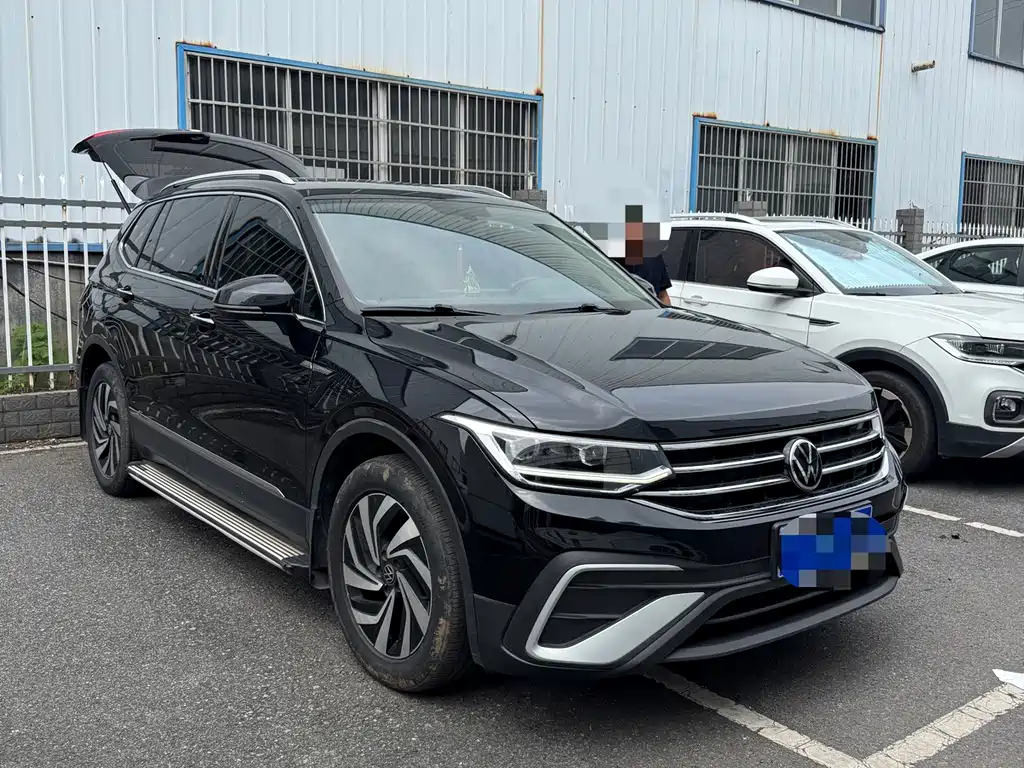 Volkswagen Tiguan L — миниатюра 2