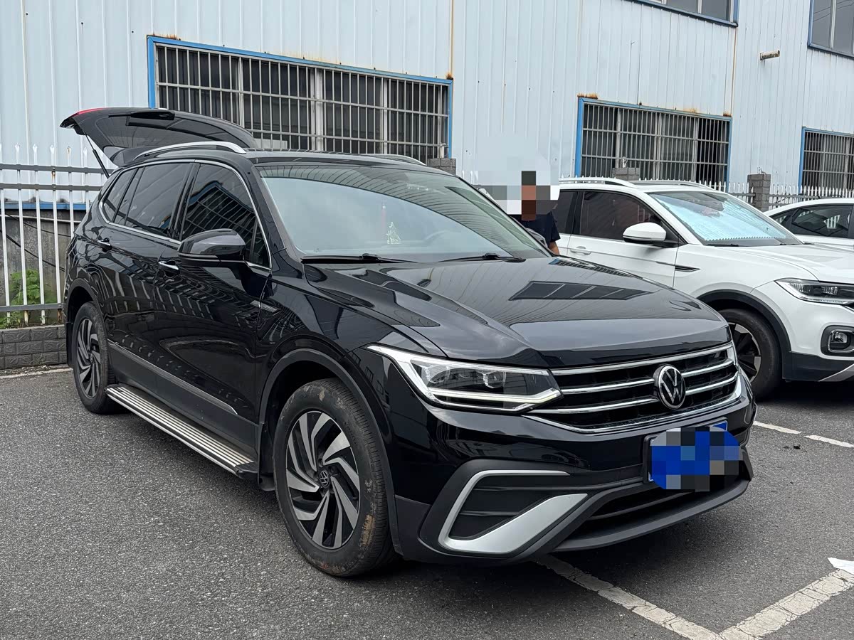 Volkswagen Tiguan L 1.4 л 2022 г. Чёрный, пробег 48000 км