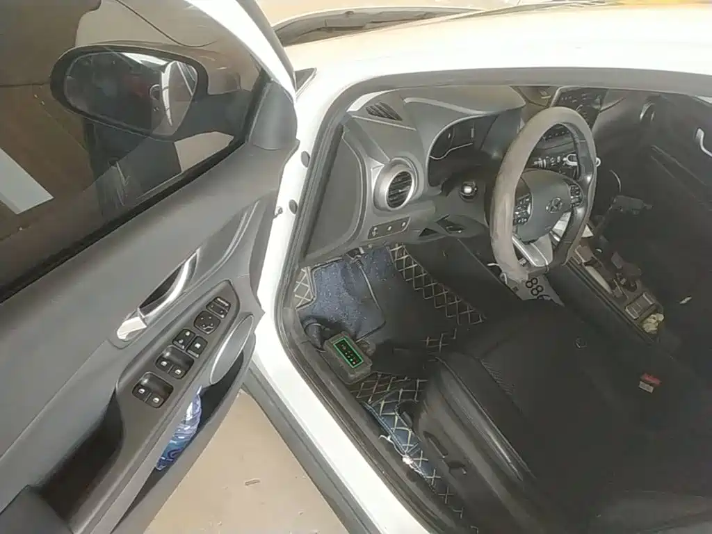 Hyundai Kona Electric — миниатюра 16