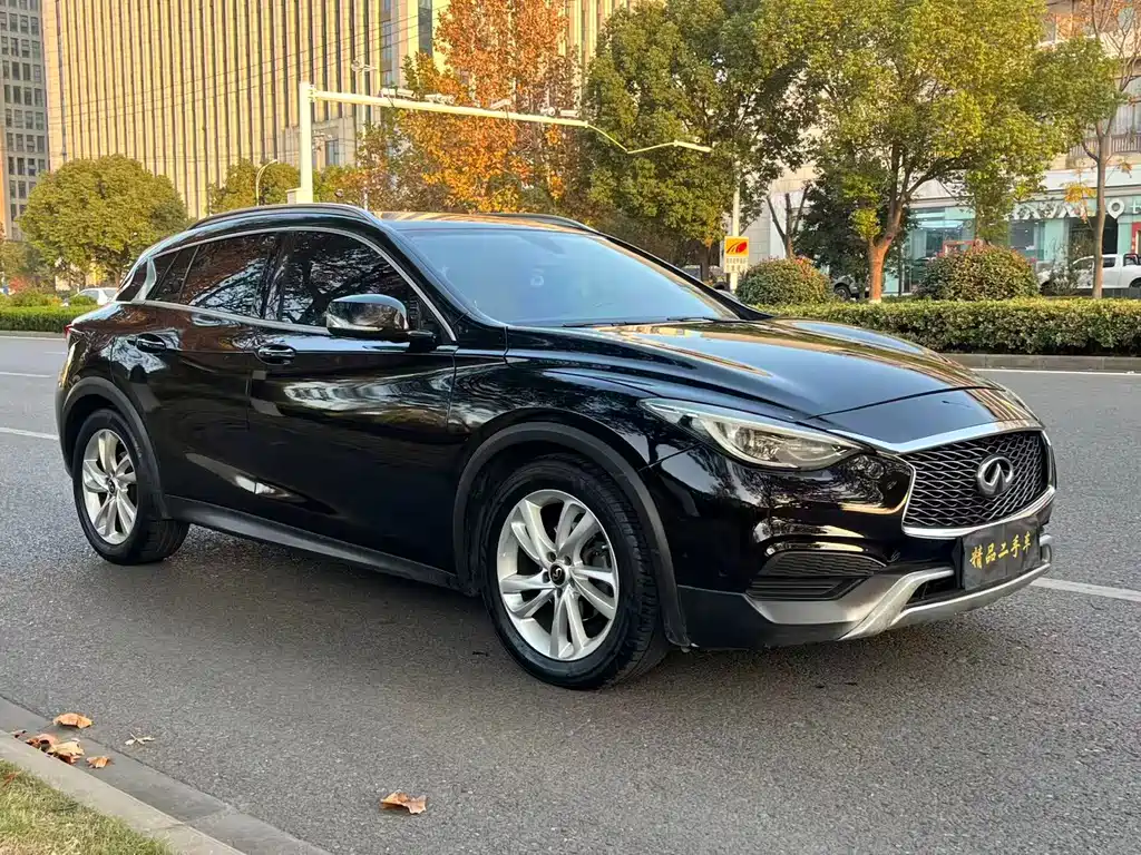INFINITI QX30