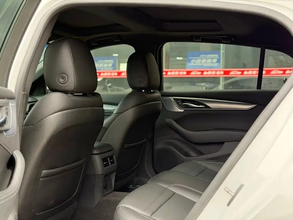 Cadillac CT5 — миниатюра 7