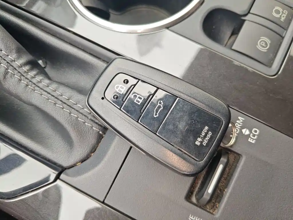 Toyota Crown Kluger — миниатюра 9