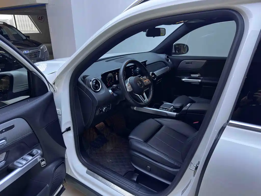 Mercedes-Benz GLB — миниатюра 9