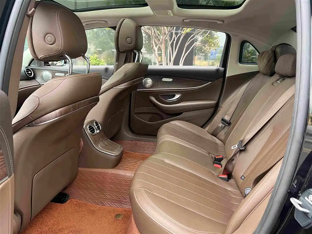 Mercedes-Benz E-Class — миниатюра 3