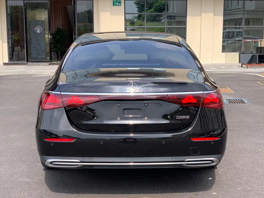 Mercedes-Benz E-Class — миниатюра 5