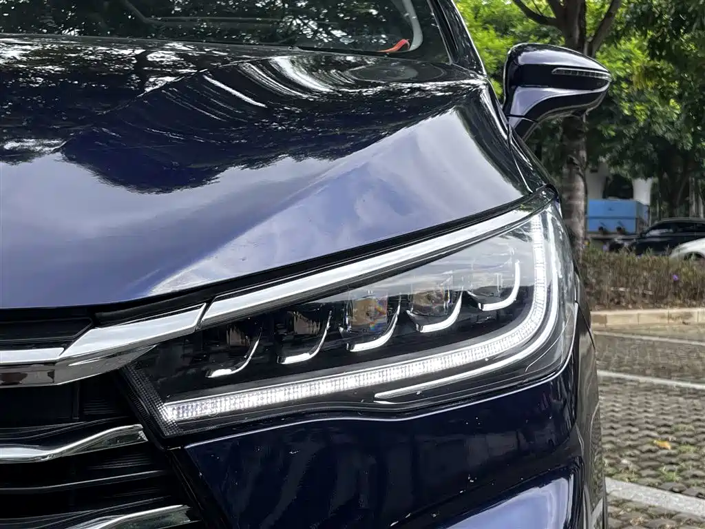 BYD MAX — миниатюра 5