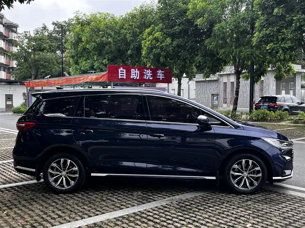 BYD MAX — миниатюра 9