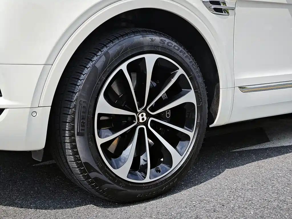 Bentley Bentayga — миниатюра 4